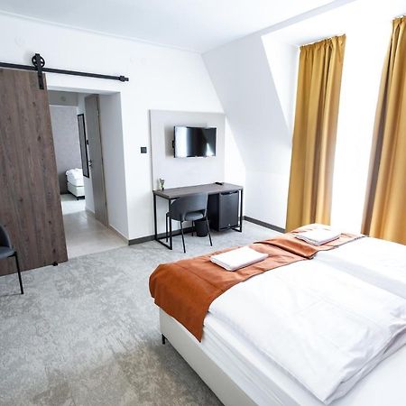 Hotel Laguna Gardony Bagian luar foto