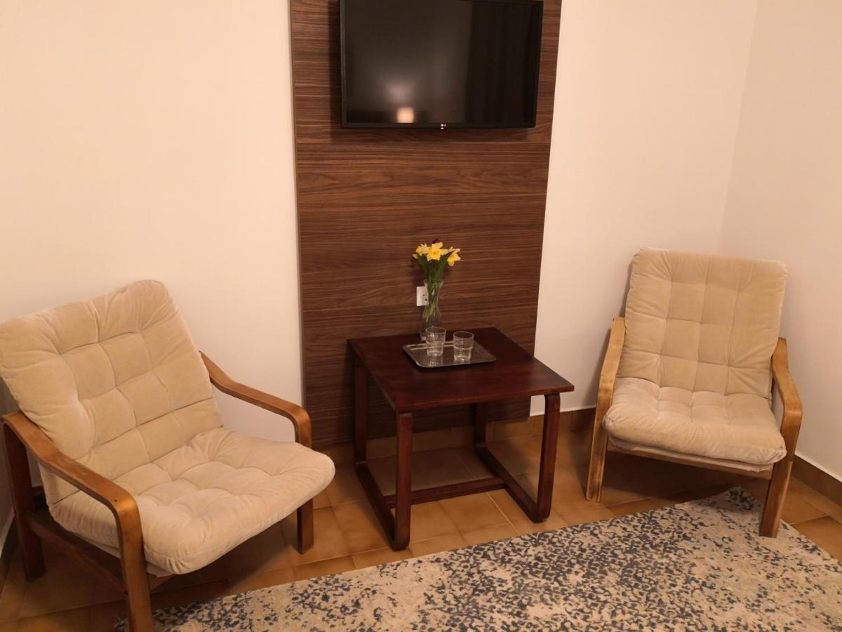 Hotel Laguna Gardony Bagian luar foto