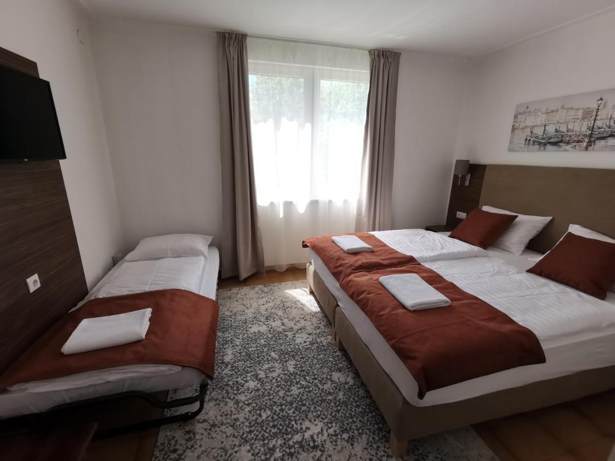 Hotel Laguna Gardony Bagian luar foto