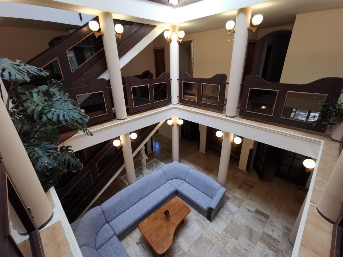 Hotel Laguna Gardony Bagian luar foto
