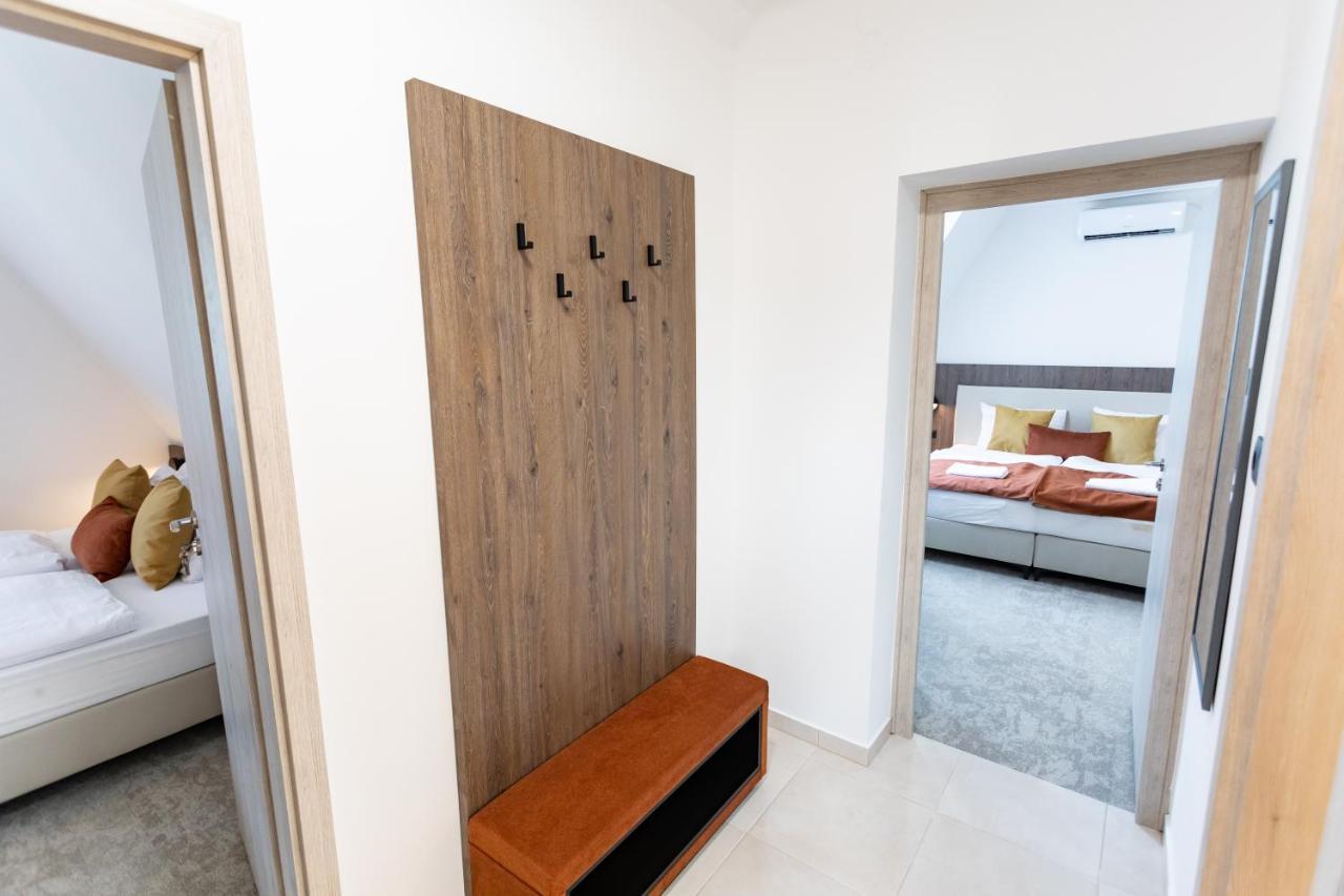 Hotel Laguna Gardony Bagian luar foto
